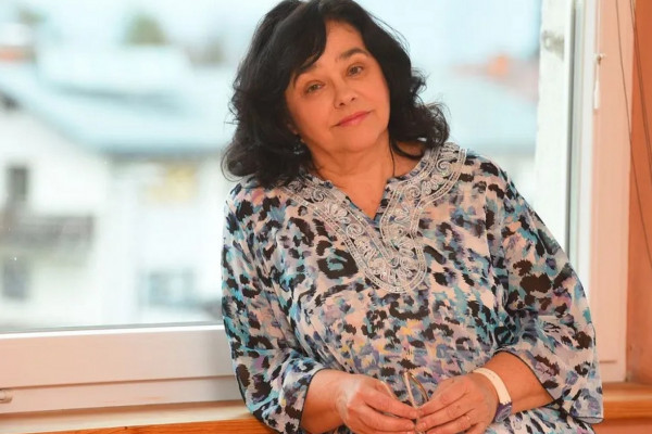 Alenka Rebula: Mir prinese, ko se prenehamo s stisnjenimi zobmi gristi za to, kar ni.
